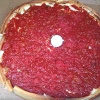 รูปภาพถ่ายที่ Rosati&amp;#39;s Pizza โดย TheFoodDudez L. เมื่อ 12/5/2012