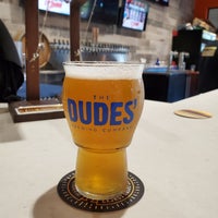 Foto tirada no(a) The Dudes&amp;#39; Brewing Company (Valencia, CA) por Robert W. em 6/18/2019