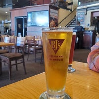 Photo taken at BJ&amp;#39;s Restaurant &amp;amp; Brewhouse by Robert W. on 1/26/2022