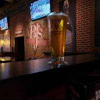 Photo taken at BJ&amp;#39;s Restaurant &amp;amp; Brewhouse by Robert W. on 2/26/2019