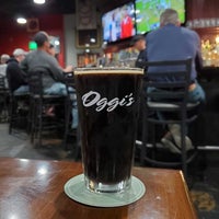 Photo taken at Oggi’s Pizza &amp;amp; Brewhouse Point Loma by Robert W. on 11/12/2021