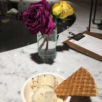 Das Foto wurde bei Jeni&amp;#39;s Splendid Ice Creams von Michelle am 2/19/2017 aufgenommen