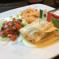 Foto tirada no(a) Los Arcos Mexican Restaurant por Md B. em 10/10/2016
