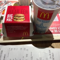 Foto tomada en McDonald&amp;#39;s  por Kit K. el 12/1/2012