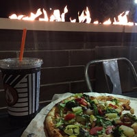 Foto scattata a Blaze Pizza da Nos A. il 10/31/2018