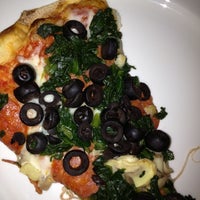 Foto diambil di Elizabeth&amp;#39;s Pizza &amp;amp; Italian Restaurant oleh Bryan D. pada 12/5/2012