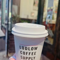 Das Foto wurde bei Ludlow Coffee Supply von Inga C. am 3/13/2021 aufgenommen