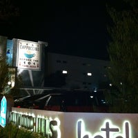 Photo taken at Best Western Plus Hollywood Hills Hotel by Stan v. on 10/19/2012