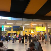 Photo taken at Arrivals 3 by Stan v. on 8/2/2018