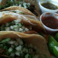 Photo prise au Tacos Y Mas par Josh A. le9/30/2012