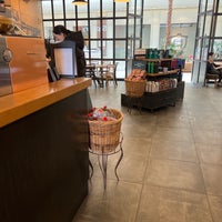Photo taken at Starbucks by Zhuzik on 2/11/2022