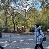 Photo taken at Bloomsbury Lanes by Ninha R. on 11/22/2022