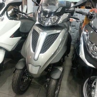 Photo taken at la clinique du scooter by Fareedoo Fariggi ♊️ on 11/21/2012