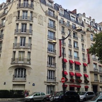 รูปภาพถ่ายที่ Hôtel de Banville โดย Helen L. เมื่อ 9/13/2013