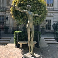 Photo taken at Hôtel Pavillon de la Reine by Helen L. on 5/19/2018