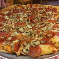 Photo taken at Gio&amp;#39;s pizza by techmonkey74 S. on 10/14/2012