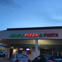 Foto diambil di Luigi&#39;s Pizza and Pasta oleh Marie pada 5/3/2016