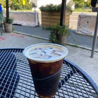 9/4/2021 tarihinde Danielle C.ziyaretçi tarafından Amherst Coffee + Bar'de çekilen fotoğraf