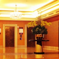 Photo taken at 台中金典酒店 Splendor Hotel Taichung by Darwin P. on 4/15/2013