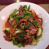 Foto scattata a Blue Mint Thai &amp;amp; Asian Cuisine da Douglas il 10/19/2012