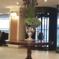 Das Foto wurde bei Hilton Glasgow Grosvenor von Colin K. am 10/30/2012 aufgenommen