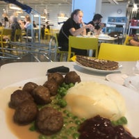 รูปภาพถ่ายที่ Magazinul cu Delicatese Suedeze IKEA โดย Val เมื่อ 9/17/2022
