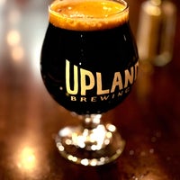 Foto tomada en Upland Brewing Company Tasting Room  por Sean M. el 11/29/2023