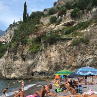 Photo taken at Spiaggia di Arienzo by Sinem 🍇 B. on 8/18/2018