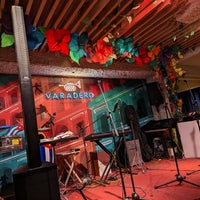 Foto diambil di Varadero Pescados &amp;amp; Mariscos oleh Calin D. pada 2/7/2023