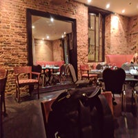 Foto diambil di Verses Restaurant oleh Calin D. pada 10/7/2017