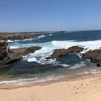 Foto diambil di Praia dos Buizinhos oleh Özgür Evren Ö. pada 6/7/2019