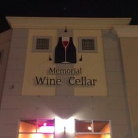 Foto tirada no(a) Memorial Wine Cellar por Trish B. em 12/11/2012