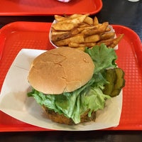 Foto tirada no(a) Kirk&amp;#39;s Steakburgers por Tom K. em 1/9/2017