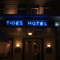Das Foto wurde bei Hotel Tides von shifty am 5/1/2016 aufgenommen