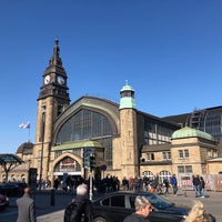 Photo taken at Hamburg Hauptbahnhof by Mietzekotze on 4/15/2019