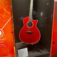รูปภาพถ่ายที่ Country Music Hall of Fame &amp;amp; Museum โดย Barry R. เมื่อ 10/27/2023