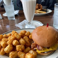 Photo taken at Jack&amp;#39;s Prime Burgers &amp;amp; Shakes by Warren L. on 11/6/2021