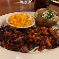 Photo taken at Lucille&amp;#39;s Smokehouse Bar-B-Que by Warren L. on 3/17/2019