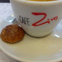Снимок сделан в Café Zim пользователем Runiet S. 10/3/2012