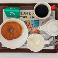 Photo taken at Mister Donut by neopage on 10/25/2019