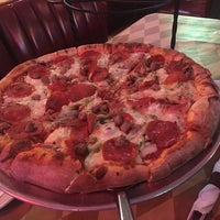 Das Foto wurde bei North Beach Pizza von Terry am 3/18/2016 aufgenommen
