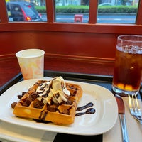 Photo taken at Caffè Veloce by Tetsuji O. on 5/14/2023