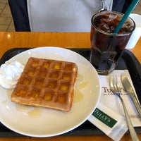 Photo taken at Tully&amp;#39;s Coffee by Tetsuji O. on 4/9/2019