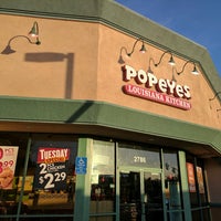 Photo taken at Popeyes Louisiana Kitchen by Edward on 5/16/2017