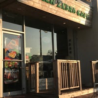 Foto scattata a Green Zebra Cafe da Dayle H. il 9/21/2017
