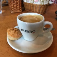 Photo taken at Rubro Café by Junior Moisés d. on 6/29/2017