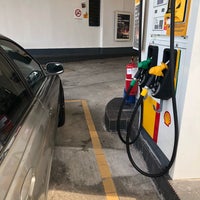 Foto diambil di Shell oleh Abe V. pada 5/8/2018