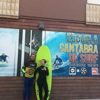 Photo taken at Escuela Cántabra de Surf by Rita S. on 9/12/2016