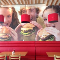5/14/2013 tarihinde Adelziyaretçi tarafından Just Burger'de çekilen fotoğraf