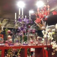 Photo taken at art-flowers by Mr. Q. on 12/18/2012